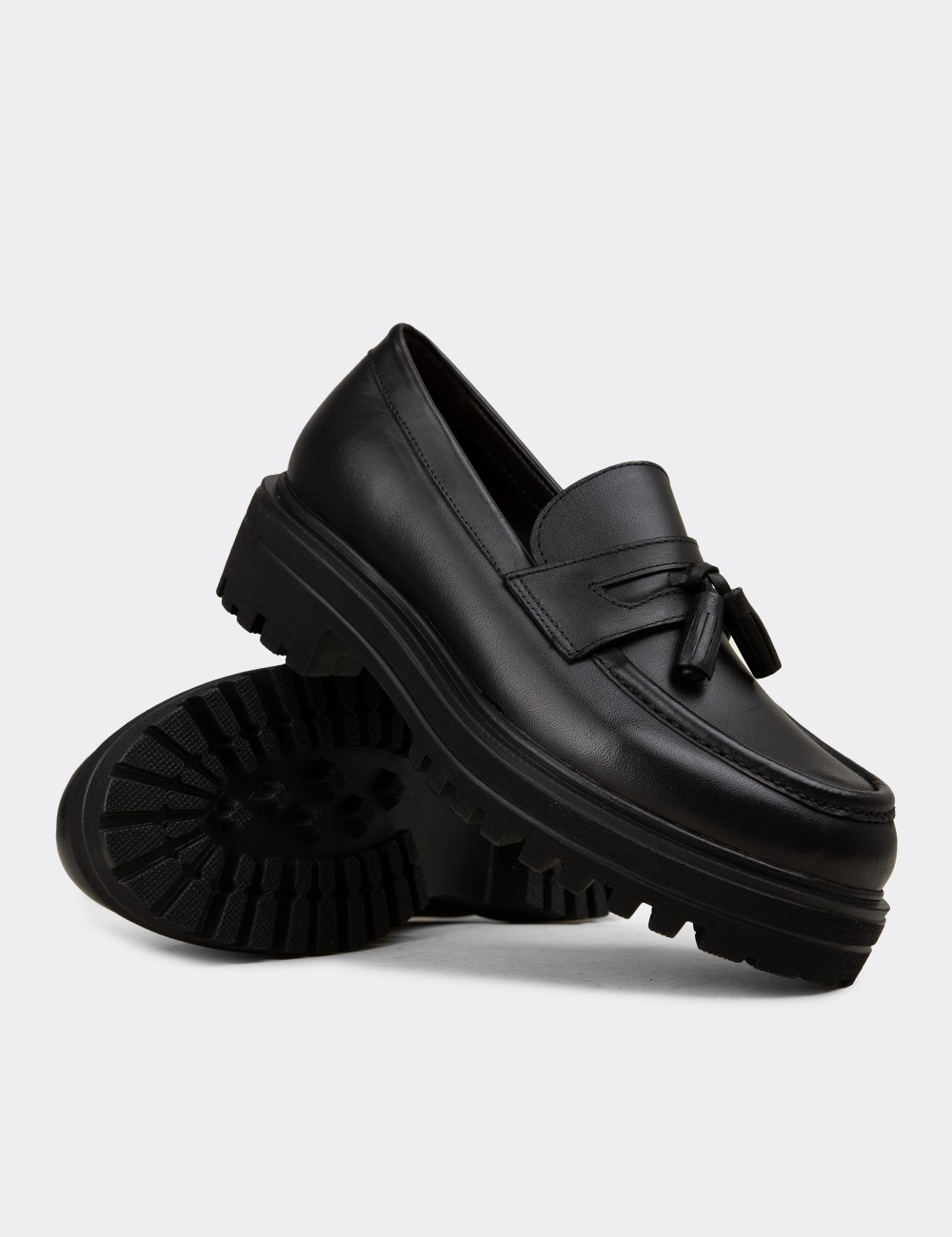 Women's Black Leather Loafers with Tassels - 02020ZSYHE03