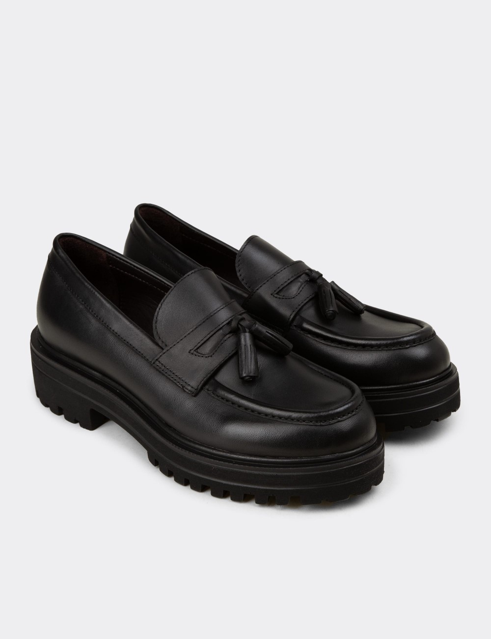 Women's Black Leather Loafers with Tassels - 02020ZSYHE03