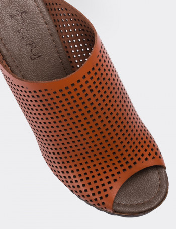 0RAN SANDALS IN PECAN BROWN CALFSKIN