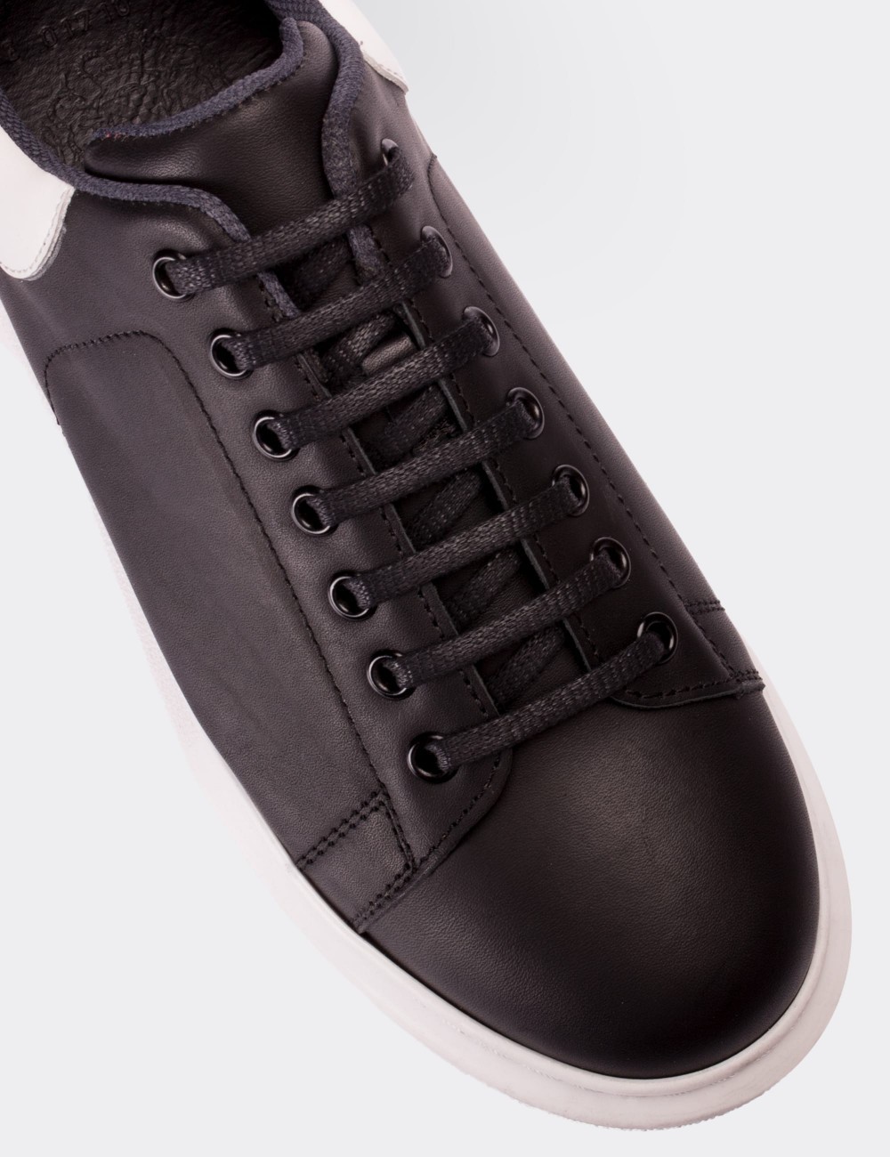 Black  Leather  Sneakers - 01710MSYHP01