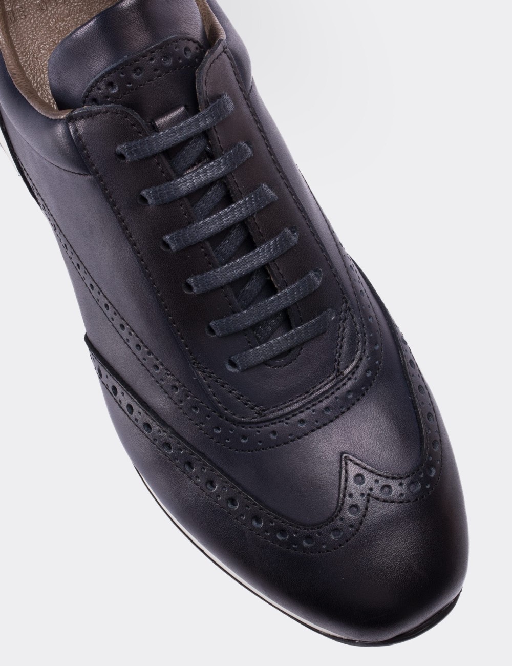 Navy  Leather  Sneakers - 00750MLCVT01