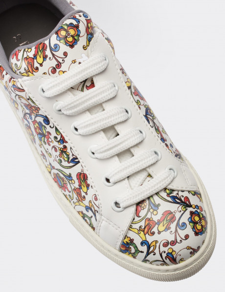 MM SNEAKERS IN WHITE CALFSKIN WITH YELLOW LACES
